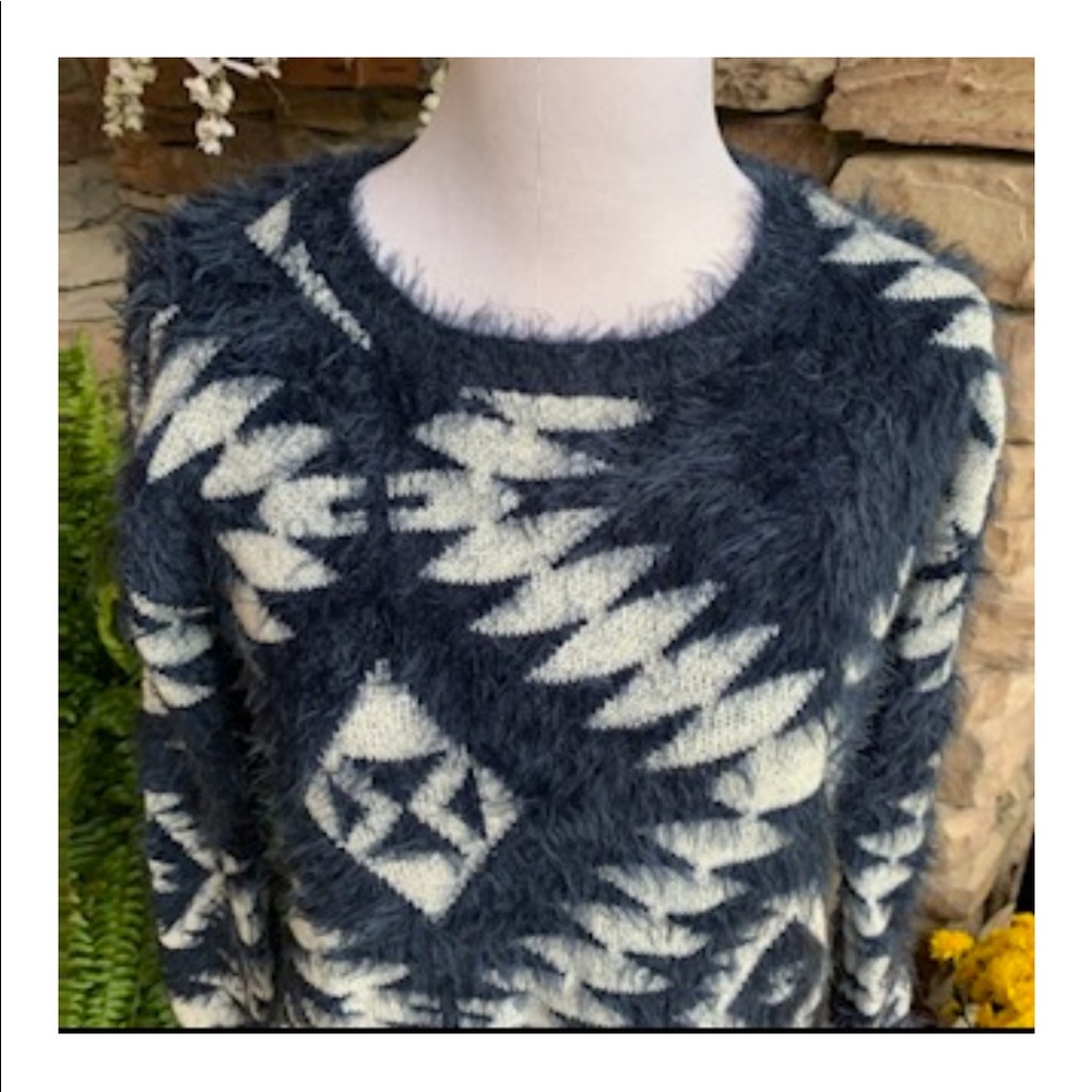 Sweater - Picture 2 of 6